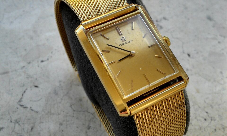 Goldene Armbanduhr