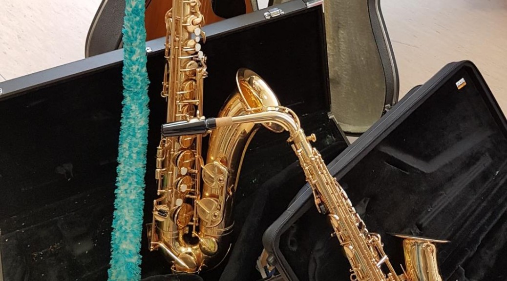 Zwei Saxophone und eine Trompete YAMAHA