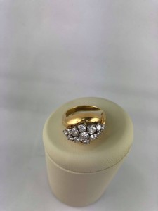 Goldener Ring mit diversen Brillanten