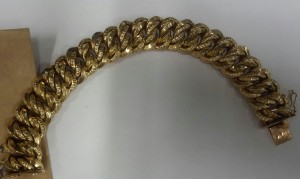 Goldenes Armband