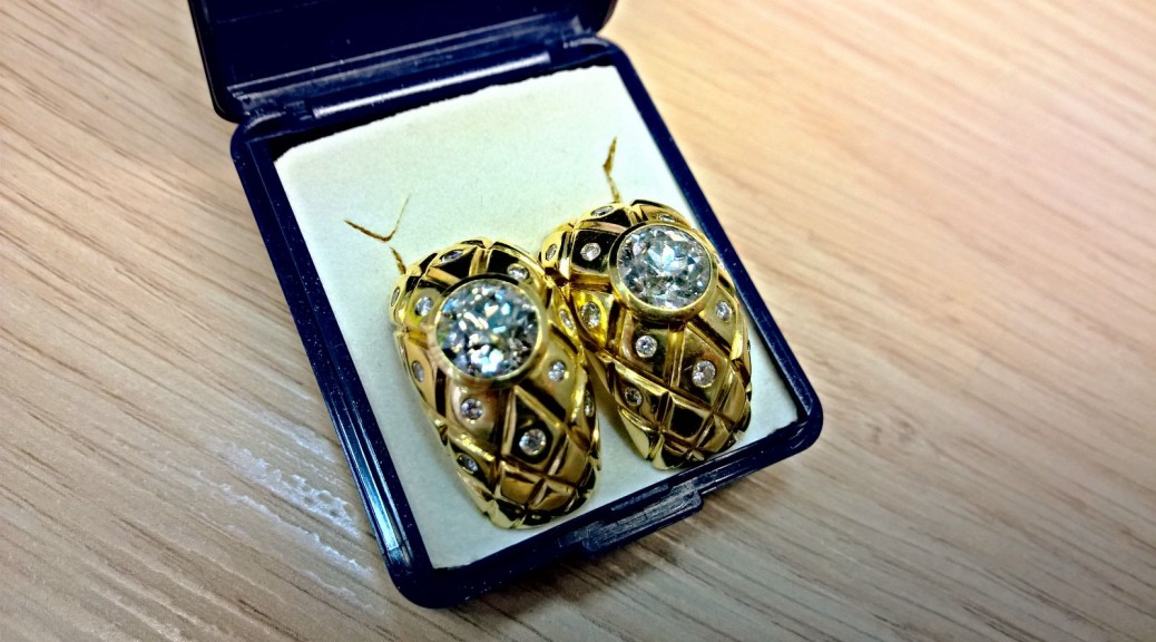 Paar goldene -750- Ohrclips