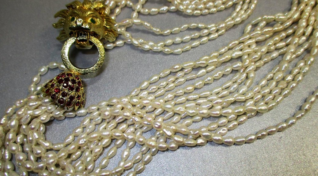 Mehrreihige Perlenkette mit goldenem -585- Verschluss